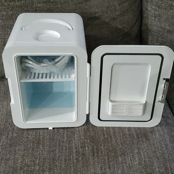 CONAIR: The Beauty Skin Care Fridge